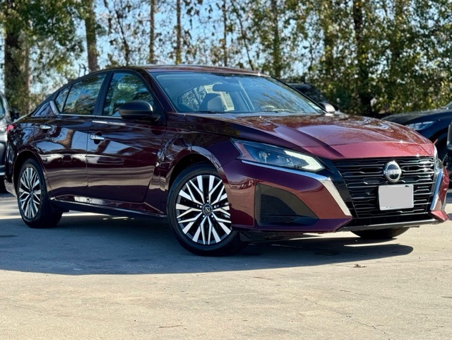 2025 Nissan Altima SV's photo