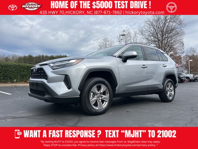 2024 Toyota RAV4 XLE's photo