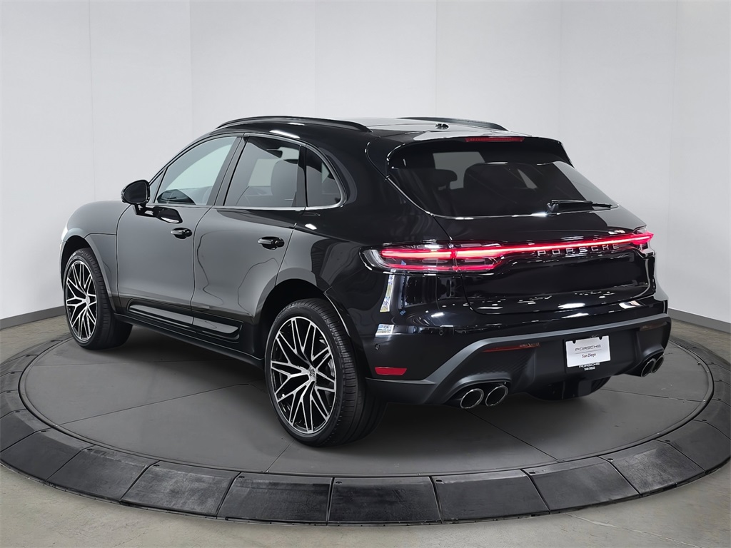 2025 Porsche Macan T photo 3