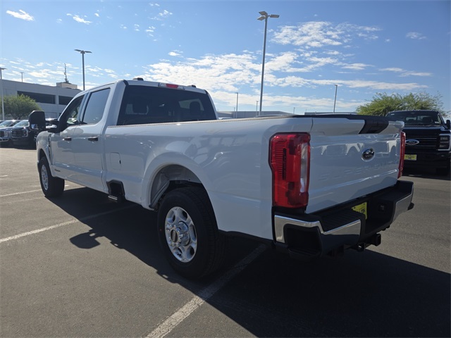New 2026 Ford Super Duty F-350 XLT 4D Crew Cab