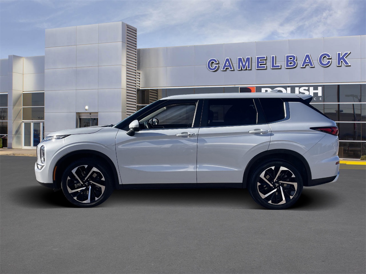 used 2024 Mitsubishi Outlander car, priced at $20,233