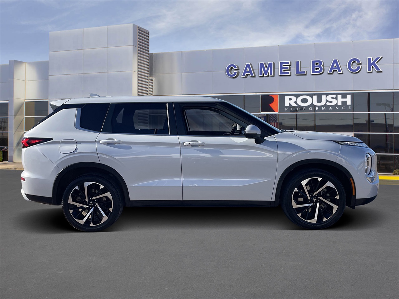 used 2024 Mitsubishi Outlander car, priced at $20,233