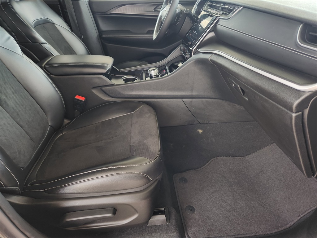 2024 Jeep Grand Cherokee Altitude photo 12
