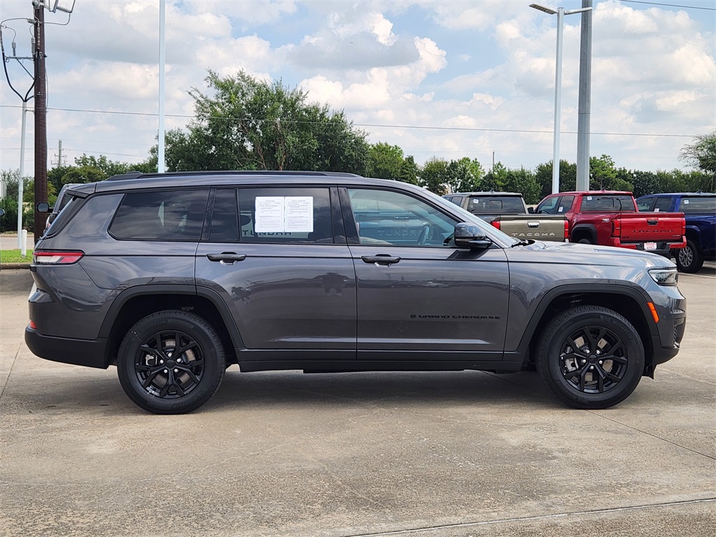 2024 Jeep Grand Cherokee Altitude photo 3