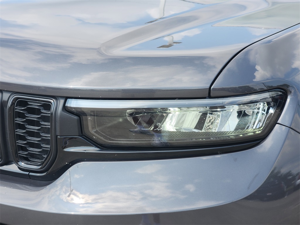 2024 Jeep Grand Cherokee Altitude photo 8
