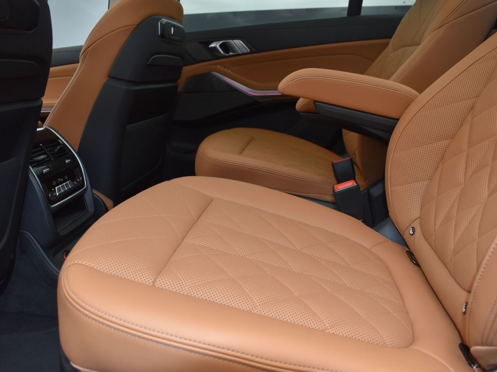 2024 Black Sapphire Metallic BMW X7 xDrive40i AWD SUV