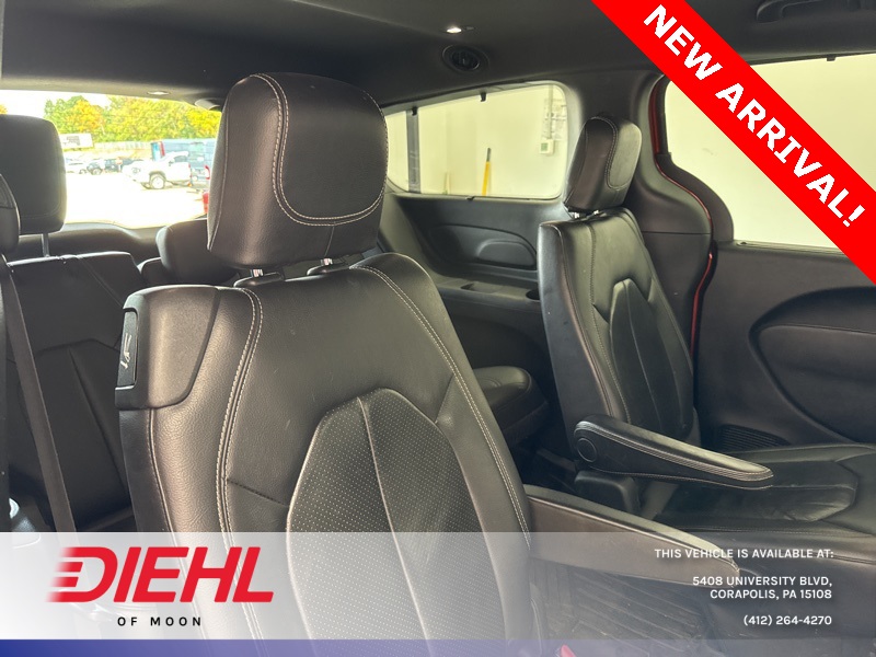2018 Chrysler Pacifica Touring L photo 12