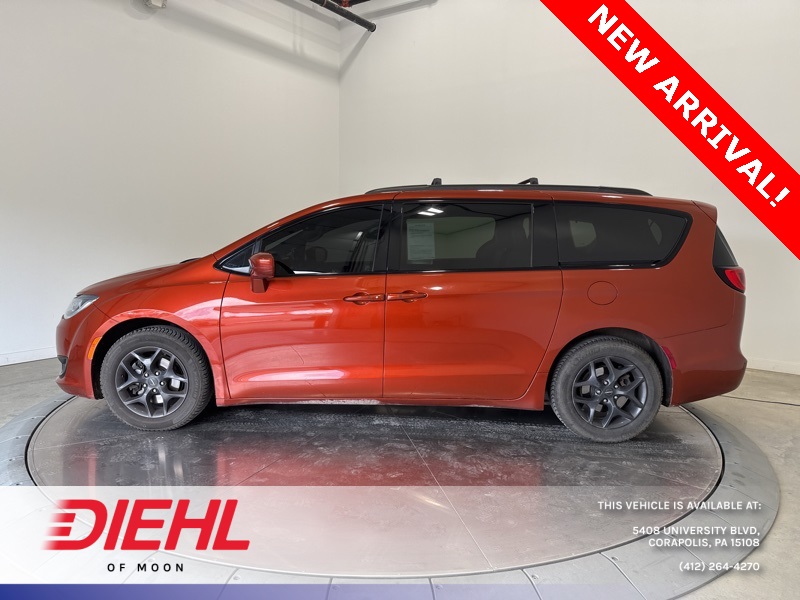 2018 Chrysler Pacifica Touring L photo 4