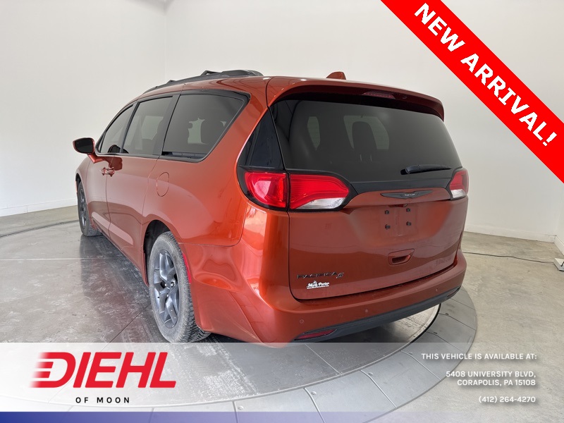 2018 Chrysler Pacifica Touring L photo 5