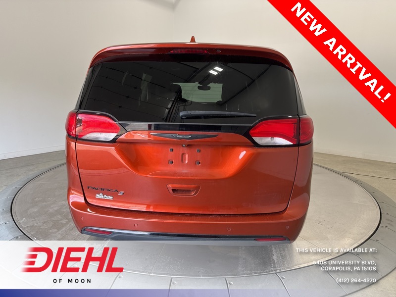 2018 Chrysler Pacifica Touring L photo 6