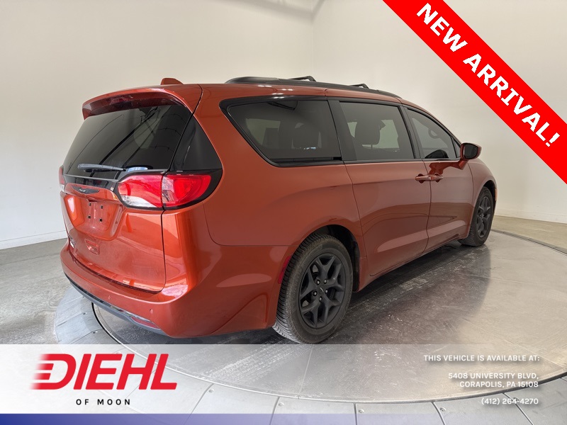 2018 Chrysler Pacifica Touring L photo 7