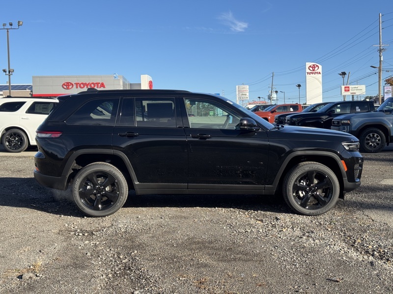 2025 Jeep Grand Cherokee Altitude X photo 2