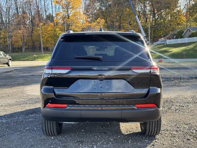 2025 Jeep Grand Cherokee Altitude X photo 4