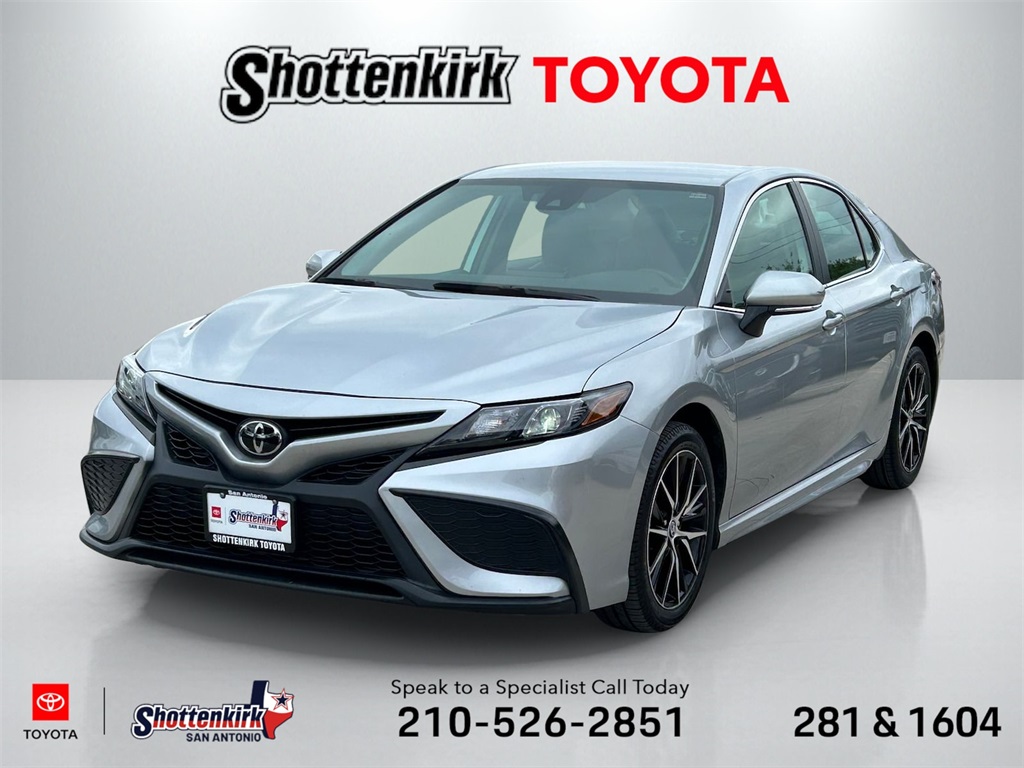 2024 Toyota Camry SE's photo