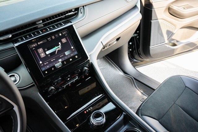 New 2025 Jeep Grand Cherokee SUV