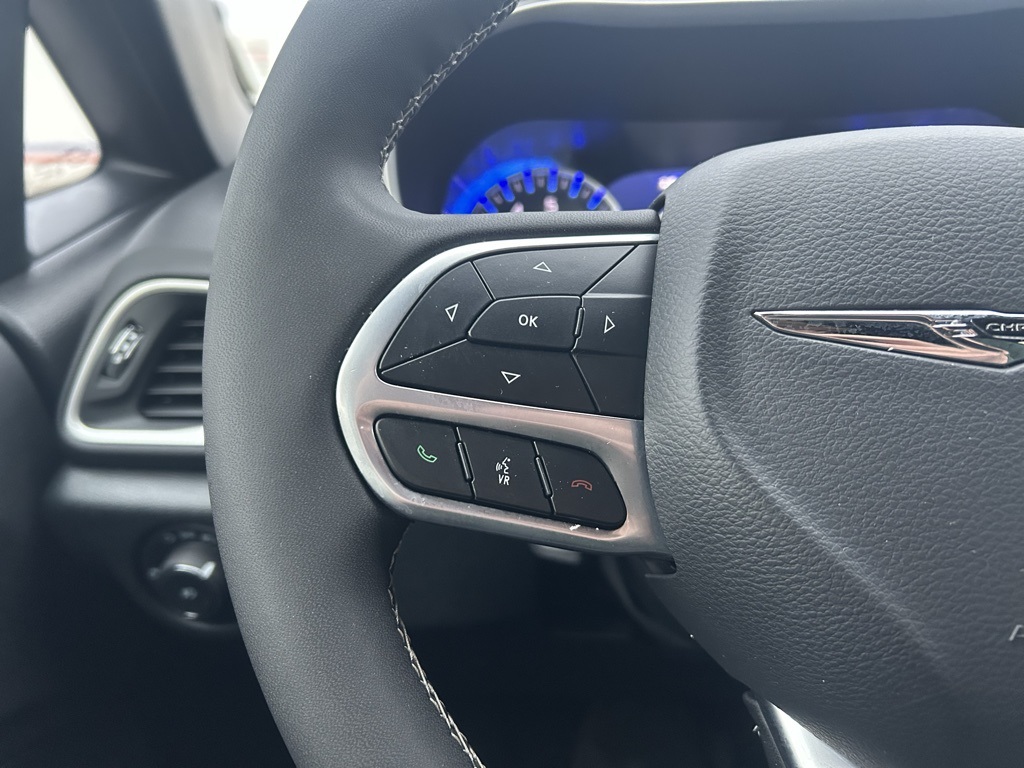 used 2025 Chrysler Pacifica car, priced at $29,994