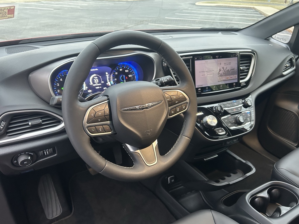 used 2025 Chrysler Pacifica car, priced at $29,994