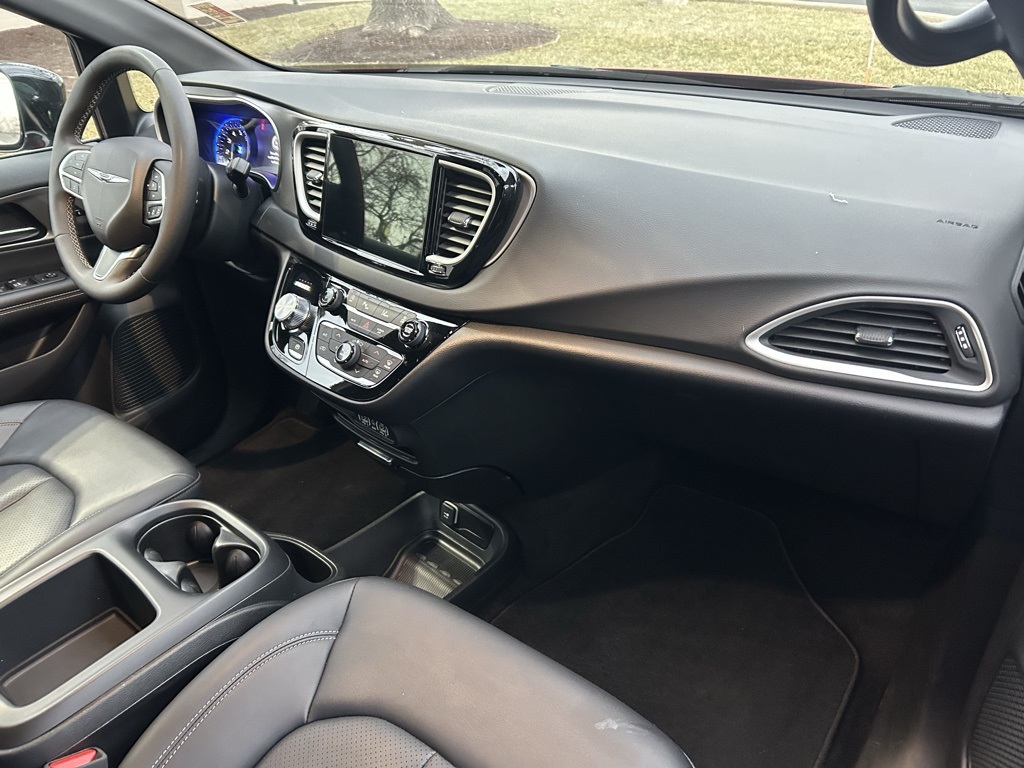 used 2025 Chrysler Pacifica car, priced at $29,994
