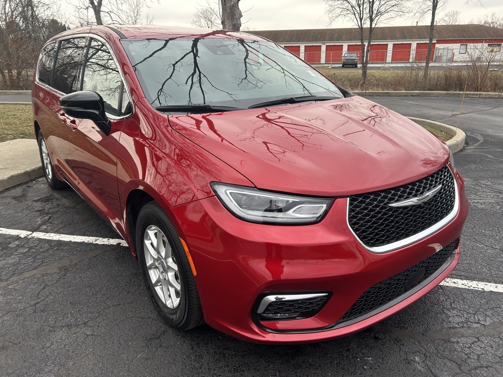 used 2025 Chrysler Pacifica car, priced at $29,994