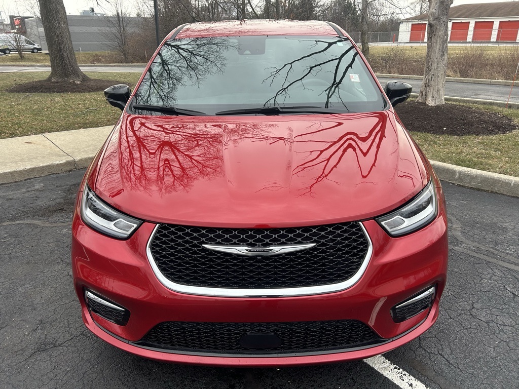 used 2025 Chrysler Pacifica car, priced at $29,994