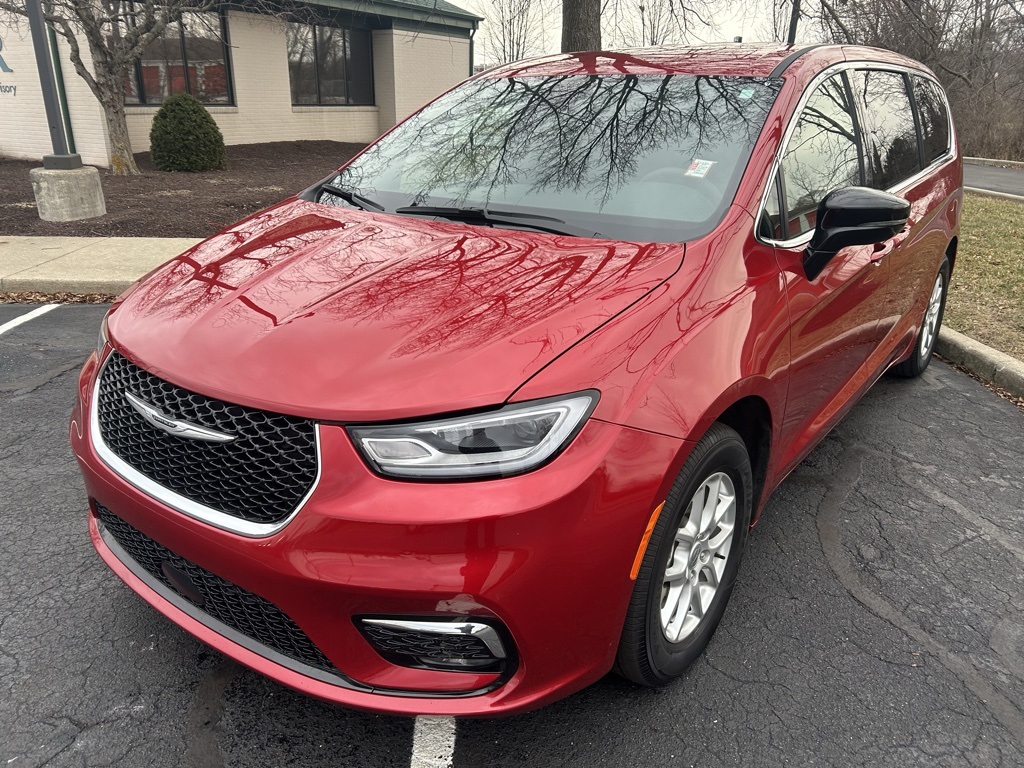 used 2025 Chrysler Pacifica car, priced at $29,994
