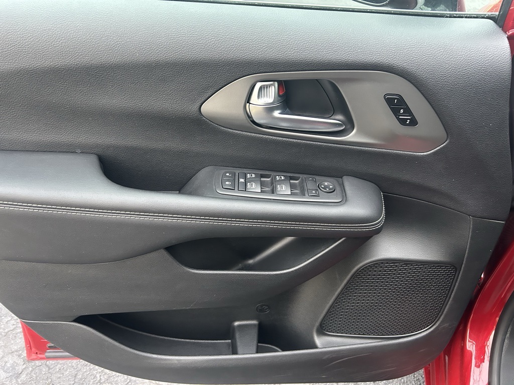 used 2025 Chrysler Pacifica car, priced at $29,994