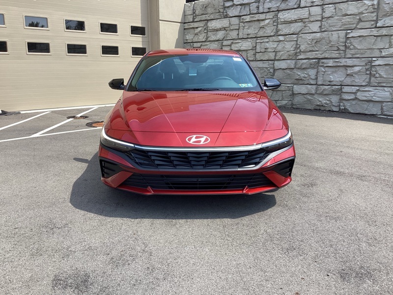 2025 Hyundai Elantra SEL Sport photo 2