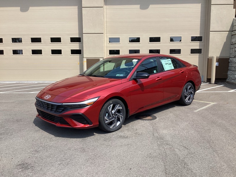 2025 Hyundai Elantra SEL Sport photo 3