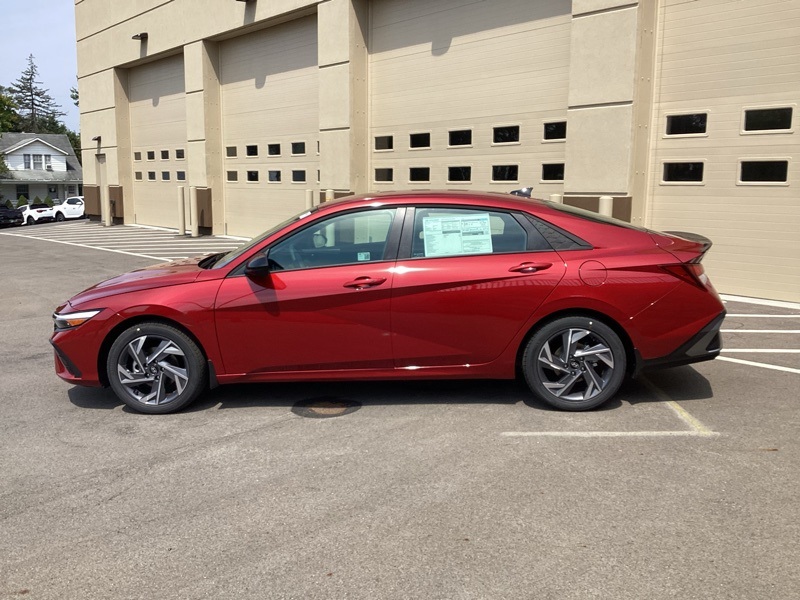 2025 Hyundai Elantra SEL Sport photo 4
