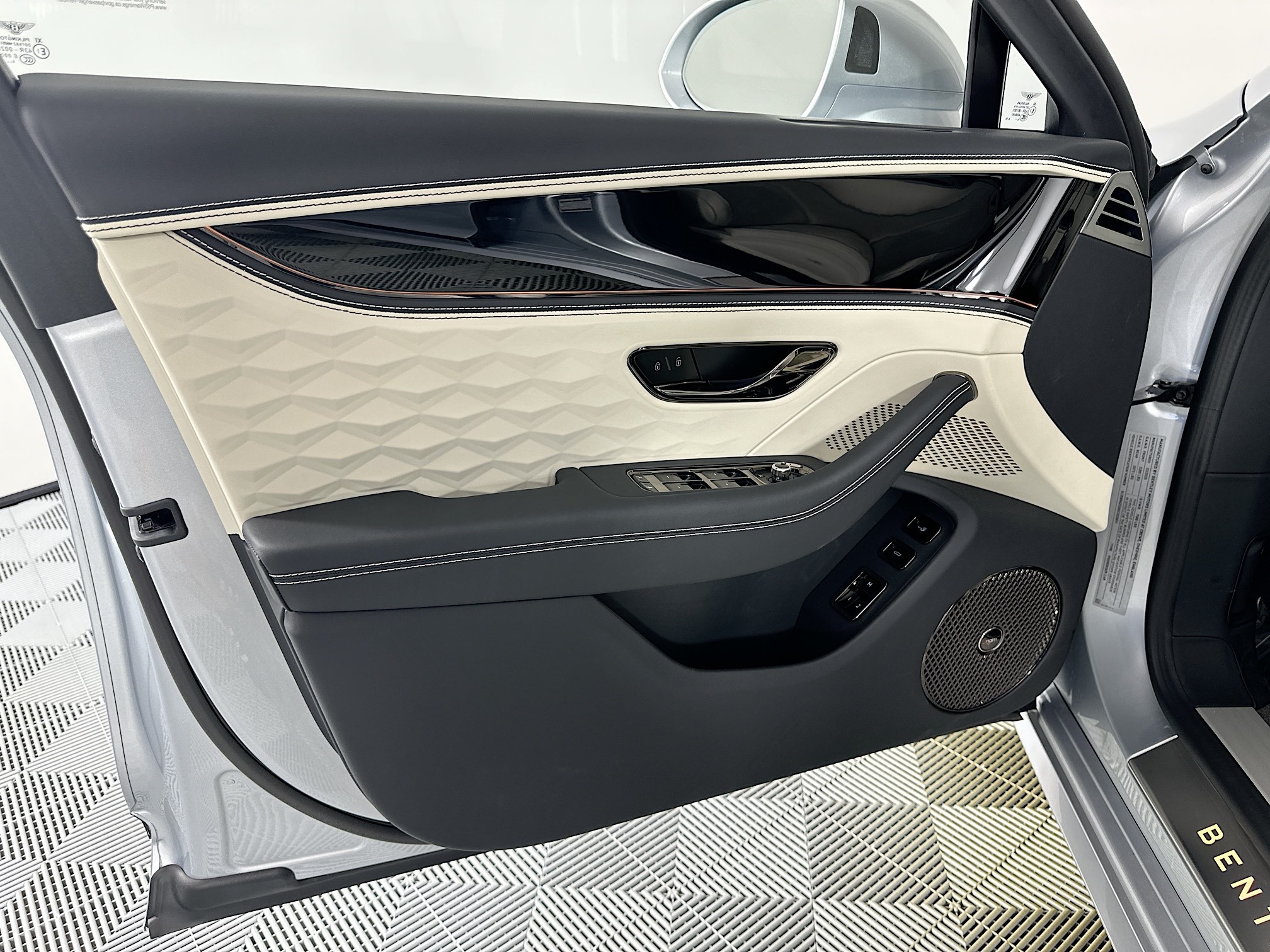 new 2025 Bentley Flying Spur car