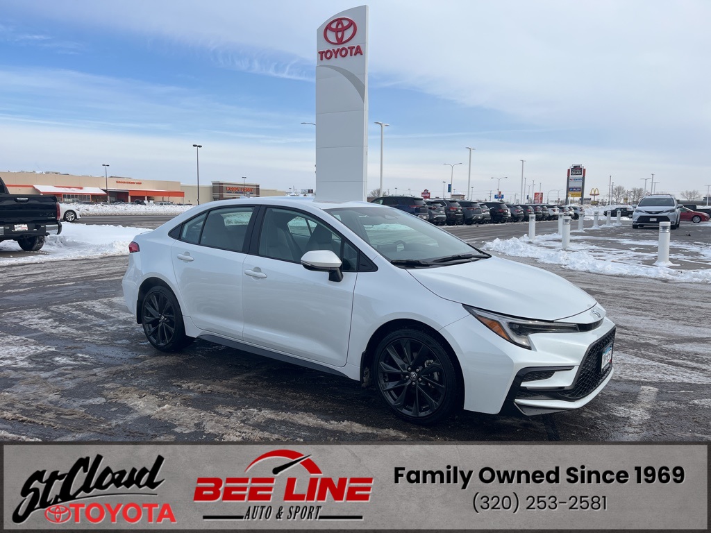 2023 Toyota Corolla SE's photo