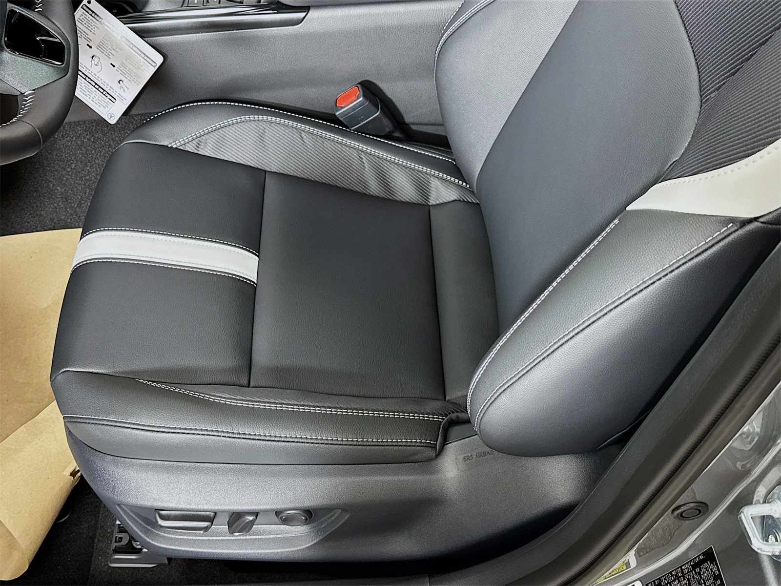 2025 Toyota Camry SE photo 15