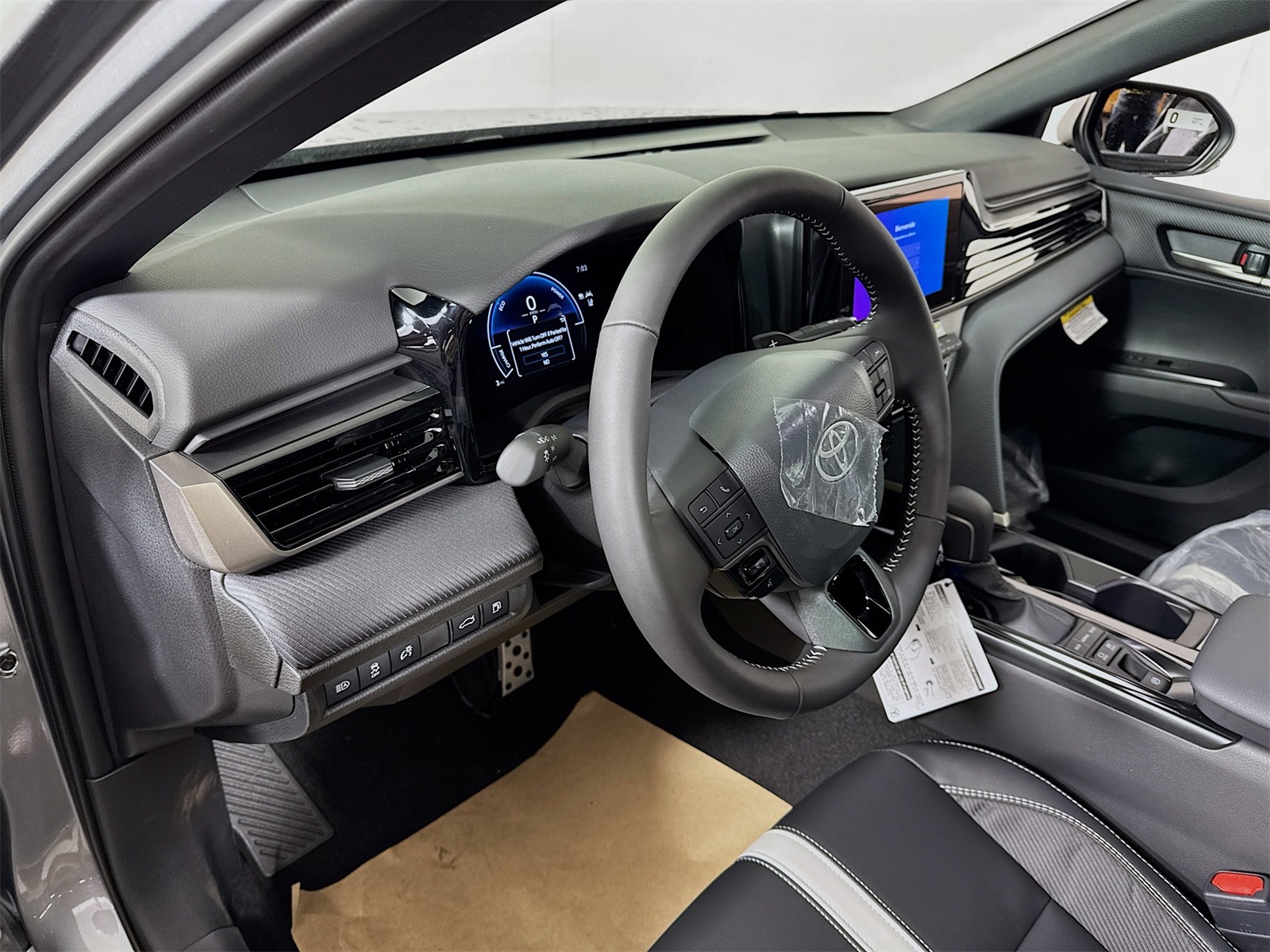 2025 Toyota Camry SE photo 4