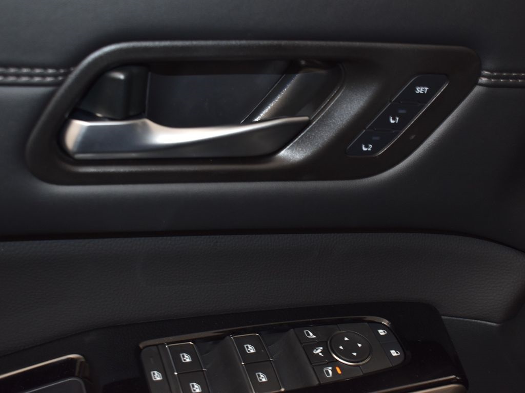 2025 Nissan Pathfinder Platinum photo 12
