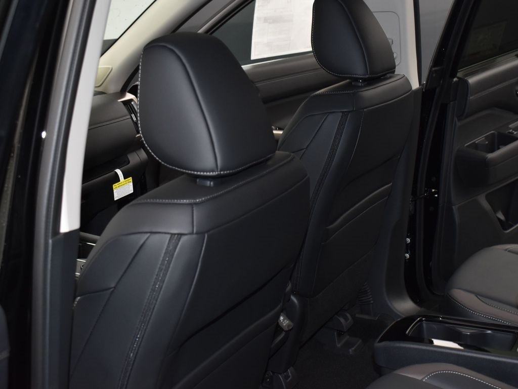 2025 Nissan Pathfinder Platinum photo 14