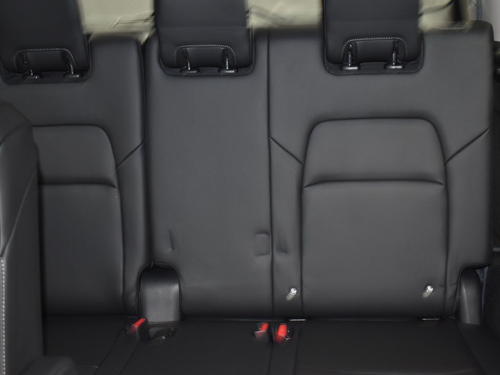 2025 Nissan Pathfinder Platinum photo 16