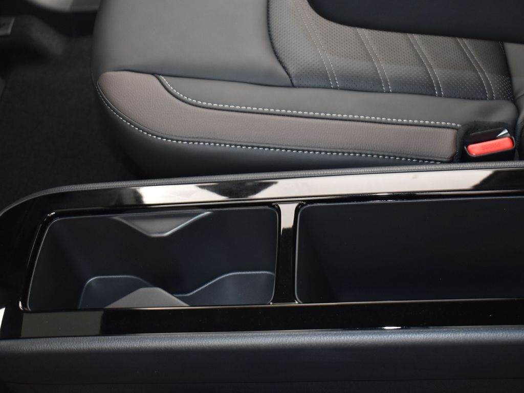 2025 Nissan Pathfinder Platinum photo 18