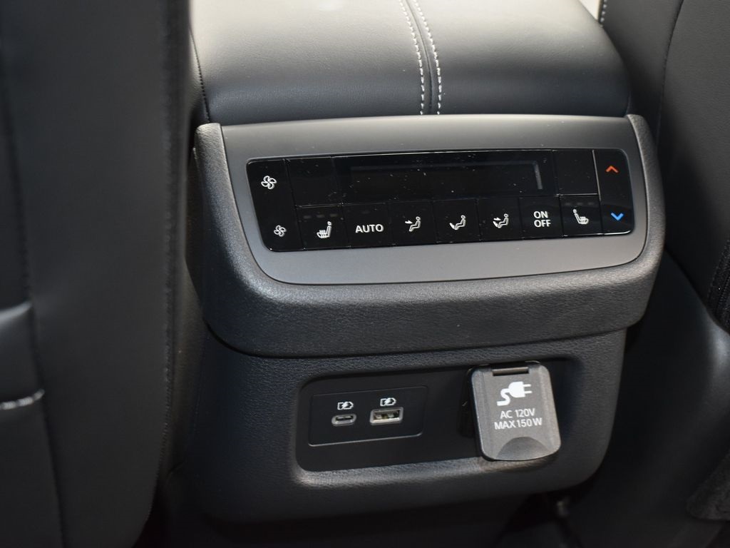 2025 Nissan Pathfinder Platinum photo 19