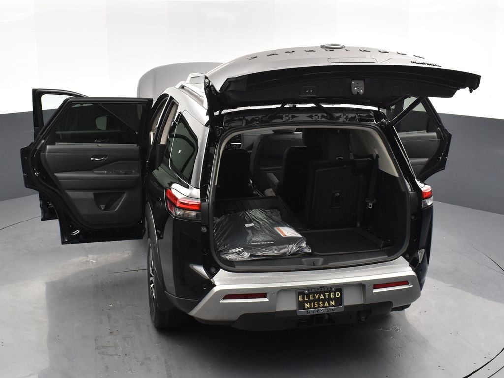 2025 Nissan Pathfinder Platinum photo 29