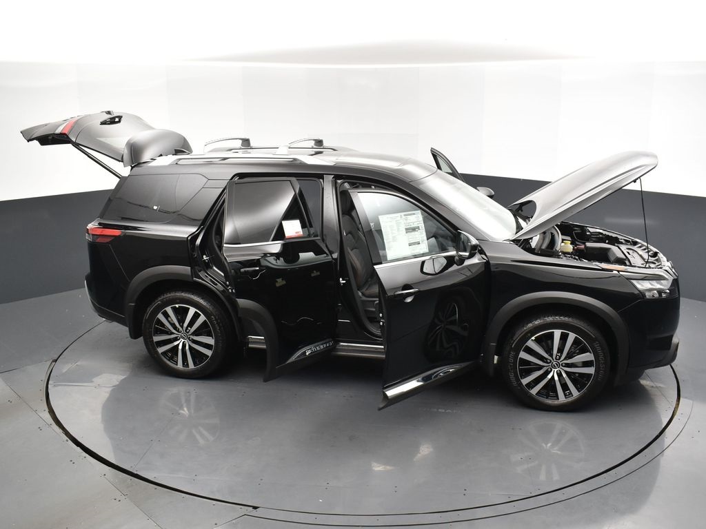 2025 Nissan Pathfinder Platinum photo 32