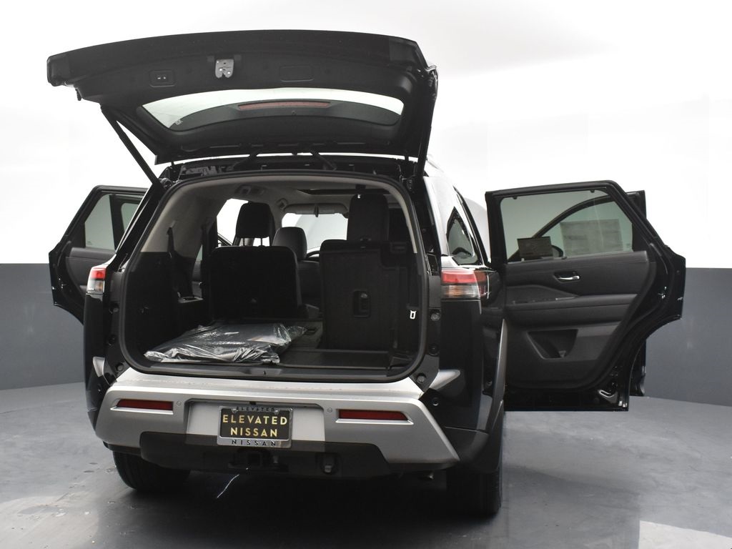 2025 Nissan Pathfinder Platinum photo 33