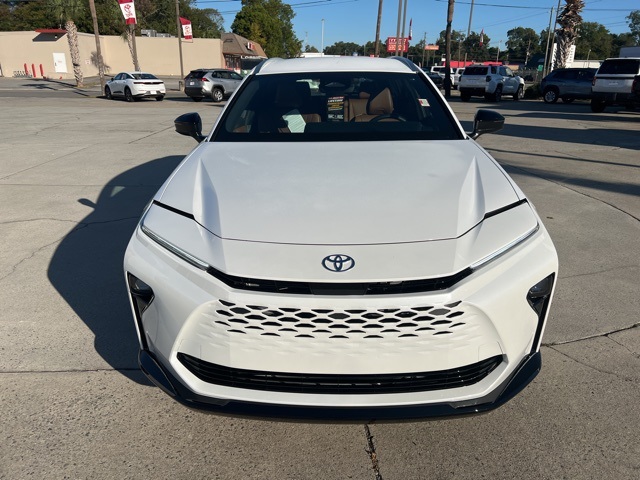 2025 Toyota Crown Signia XLE photo 2