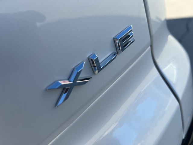 2025 Toyota Crown Signia XLE photo 3