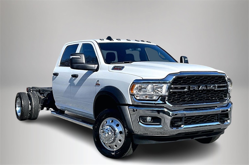 2024 RAM 5500 Base's photo