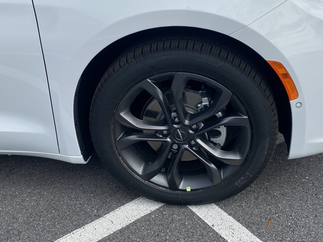 new 2026 Chrysler Pacifica car, priced at $36,586