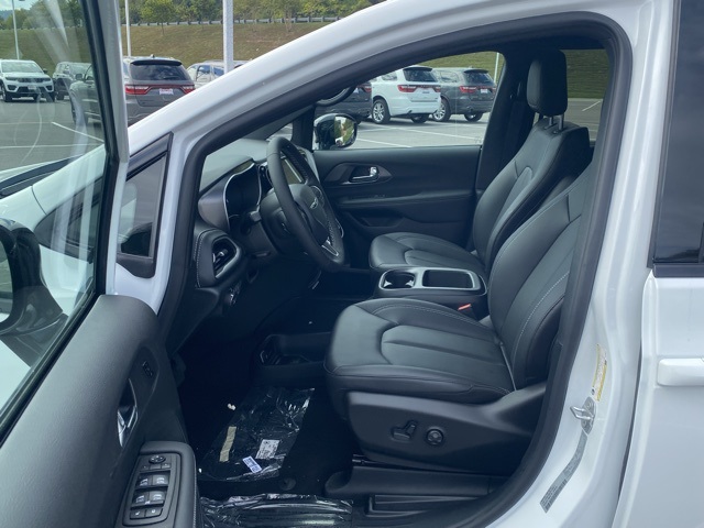 new 2026 Chrysler Pacifica car, priced at $36,586