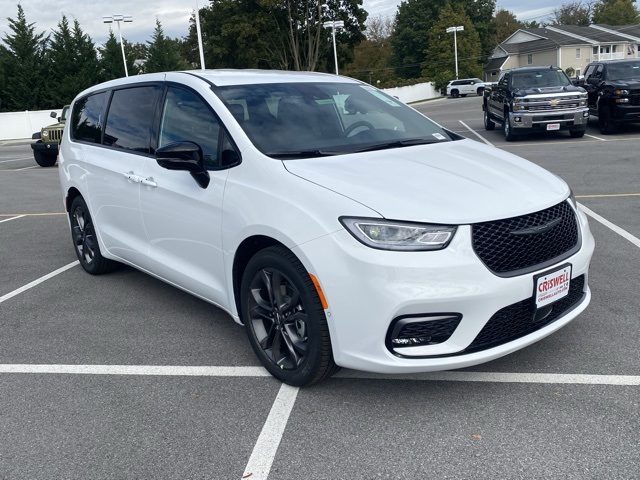 new 2026 Chrysler Pacifica car, priced at $36,586