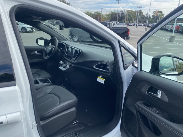new 2026 Chrysler Pacifica car, priced at $36,586