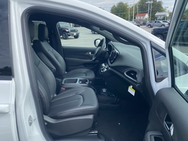 new 2026 Chrysler Pacifica car, priced at $36,586