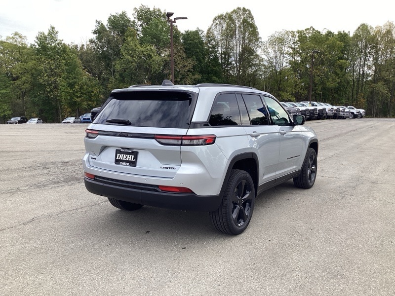 2025 Jeep Grand Cherokee Limited photo 2